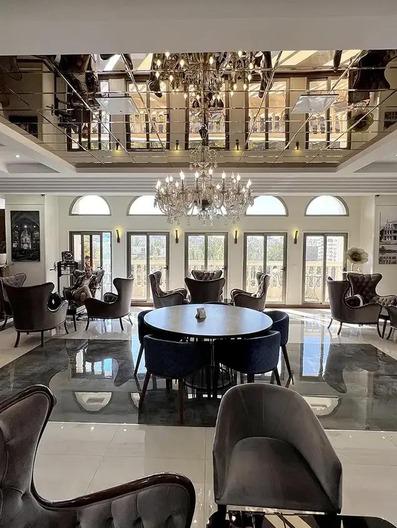 چیدمان و نورپردازی لابی